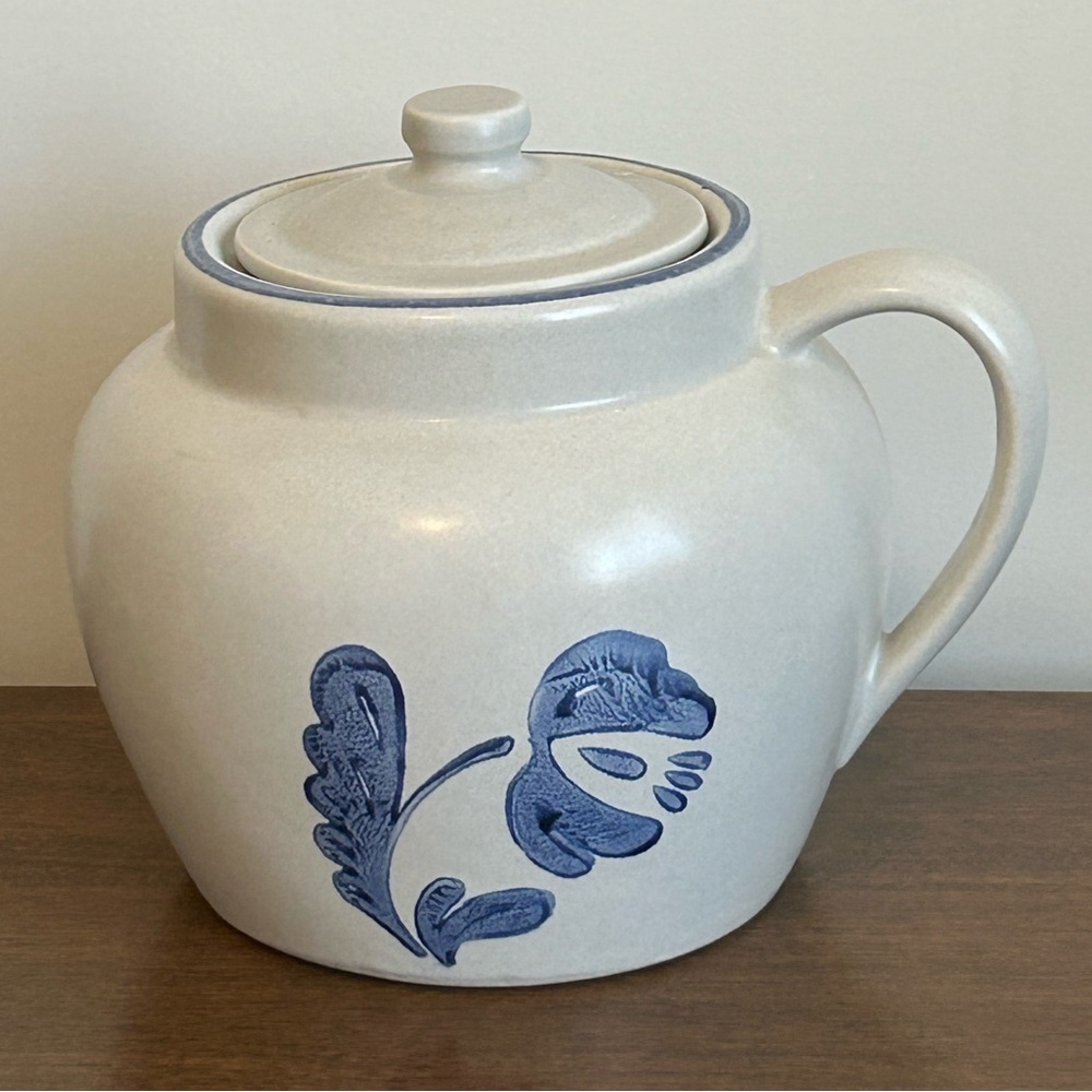 PFALTZGRAFF YORKTOWNE STONEWARE BEAN POT WITH HANDLE & LID #70 GRAY BLUE FLORAL